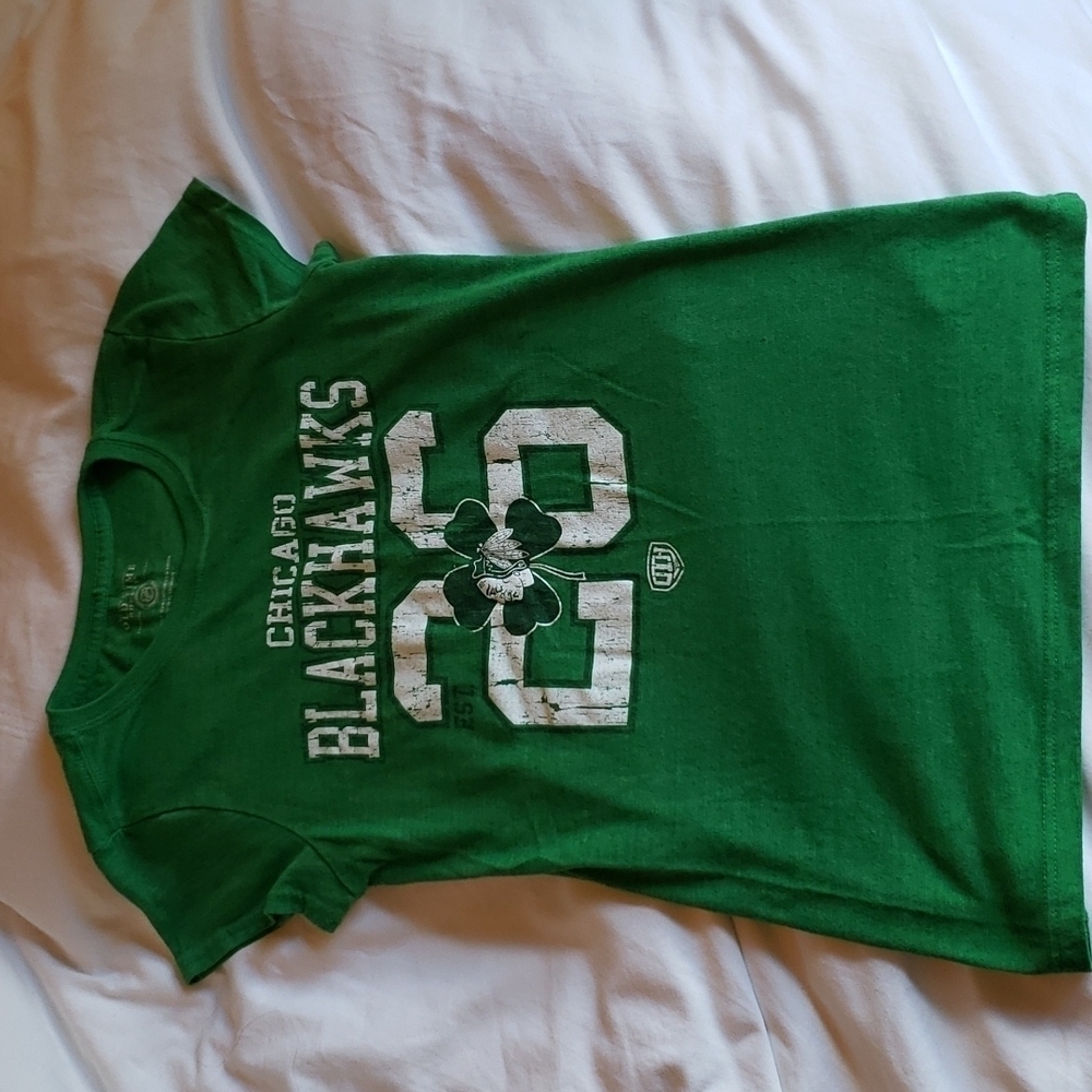 NHL Women's Chicago Blackhawks St Patty's Tee - Size M